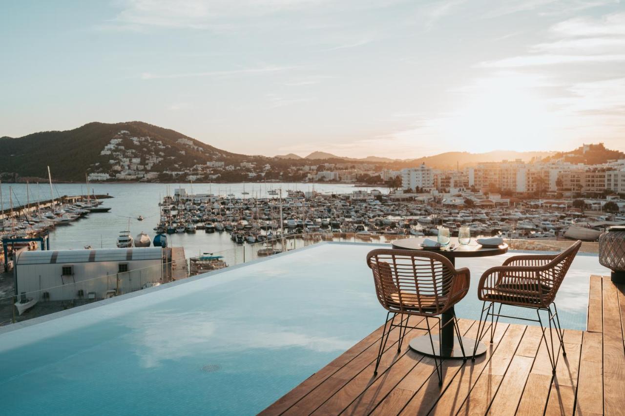 Aguas De Ibiza Grand Luxe Hotel - Small Luxury Hotel Of The World Santa Eularia des Riu Esterno foto View of Portals Nous