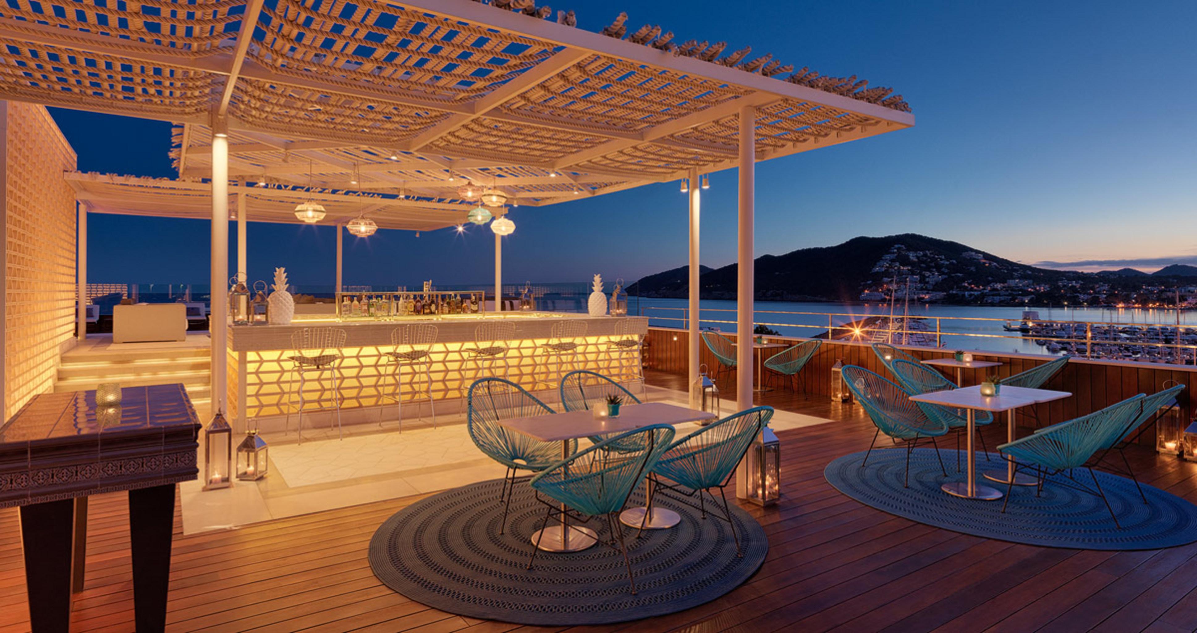 Aguas De Ibiza Grand Luxe Hotel - Small Luxury Hotel Of The World Santa Eularia des Riu Esterno foto The bar at the top of the hotel