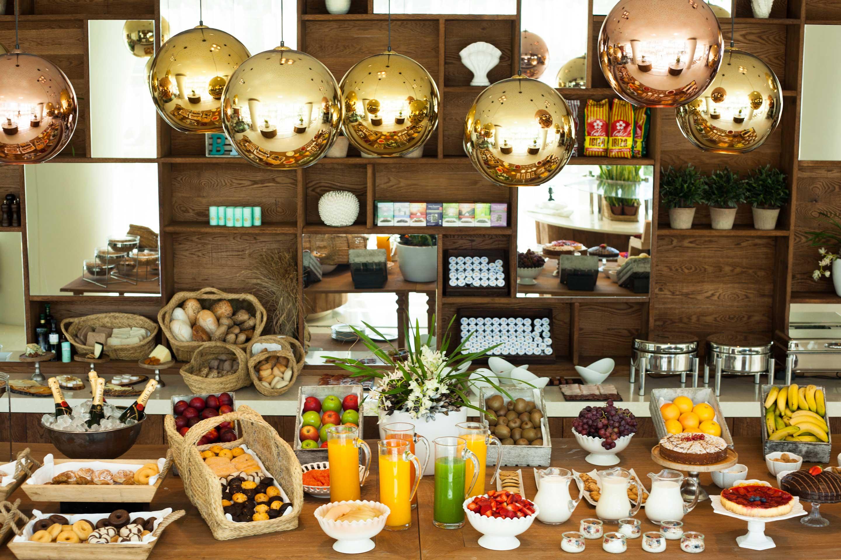 Aguas De Ibiza Grand Luxe Hotel - Small Luxury Hotel Of The World Santa Eularia des Riu Esterno foto A breakfast buffet