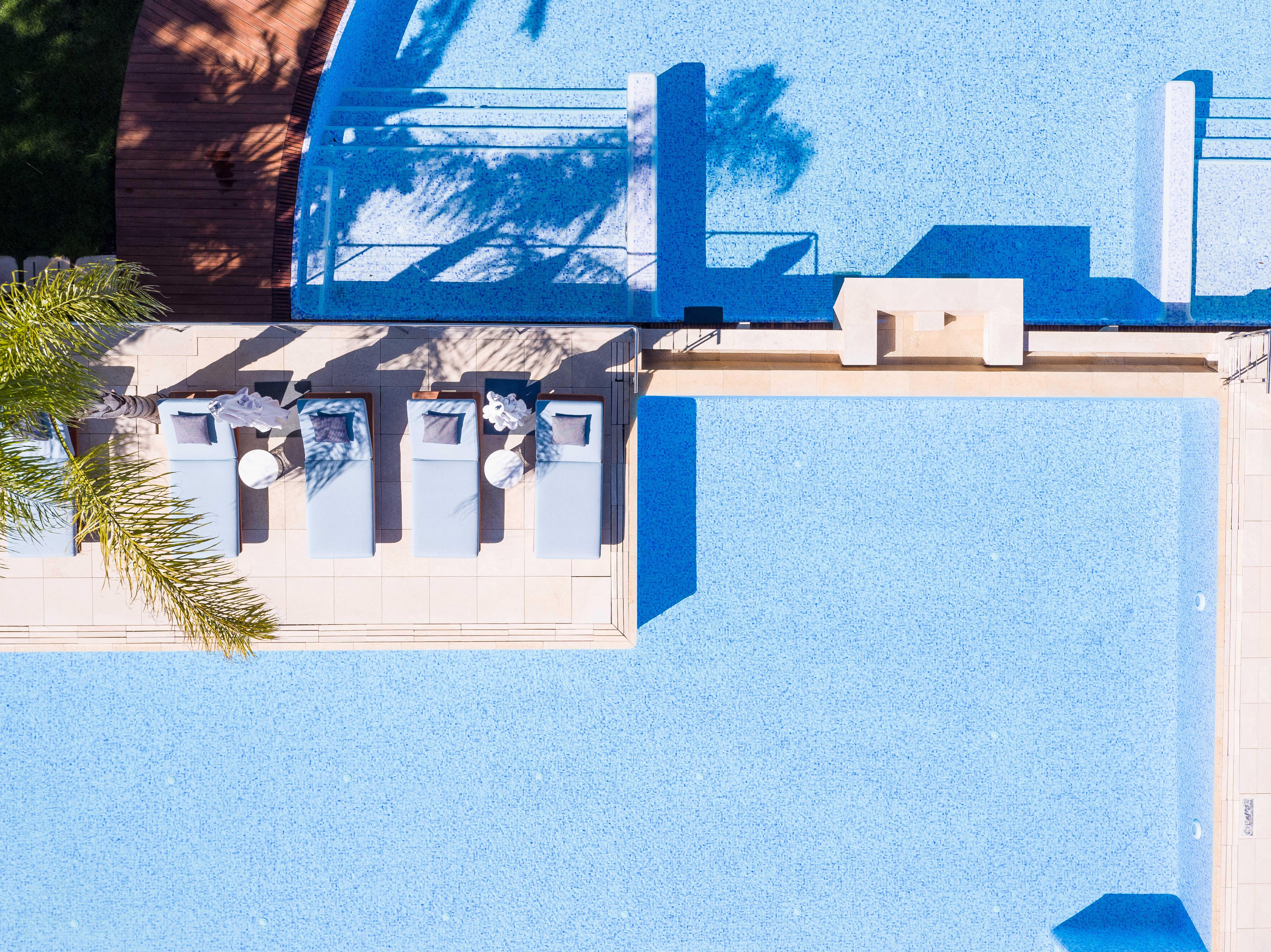 Aguas De Ibiza Grand Luxe Hotel - Small Luxury Hotel Of The World Santa Eularia des Riu Esterno foto The 1990s saw the rise of the "blue and white" colour scheme.