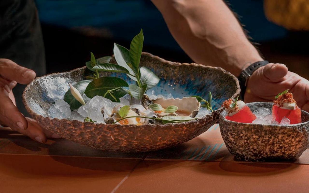 Aguas De Ibiza Grand Luxe Hotel - Small Luxury Hotel Of The World Santa Eularia des Riu Esterno foto A dish of abalones