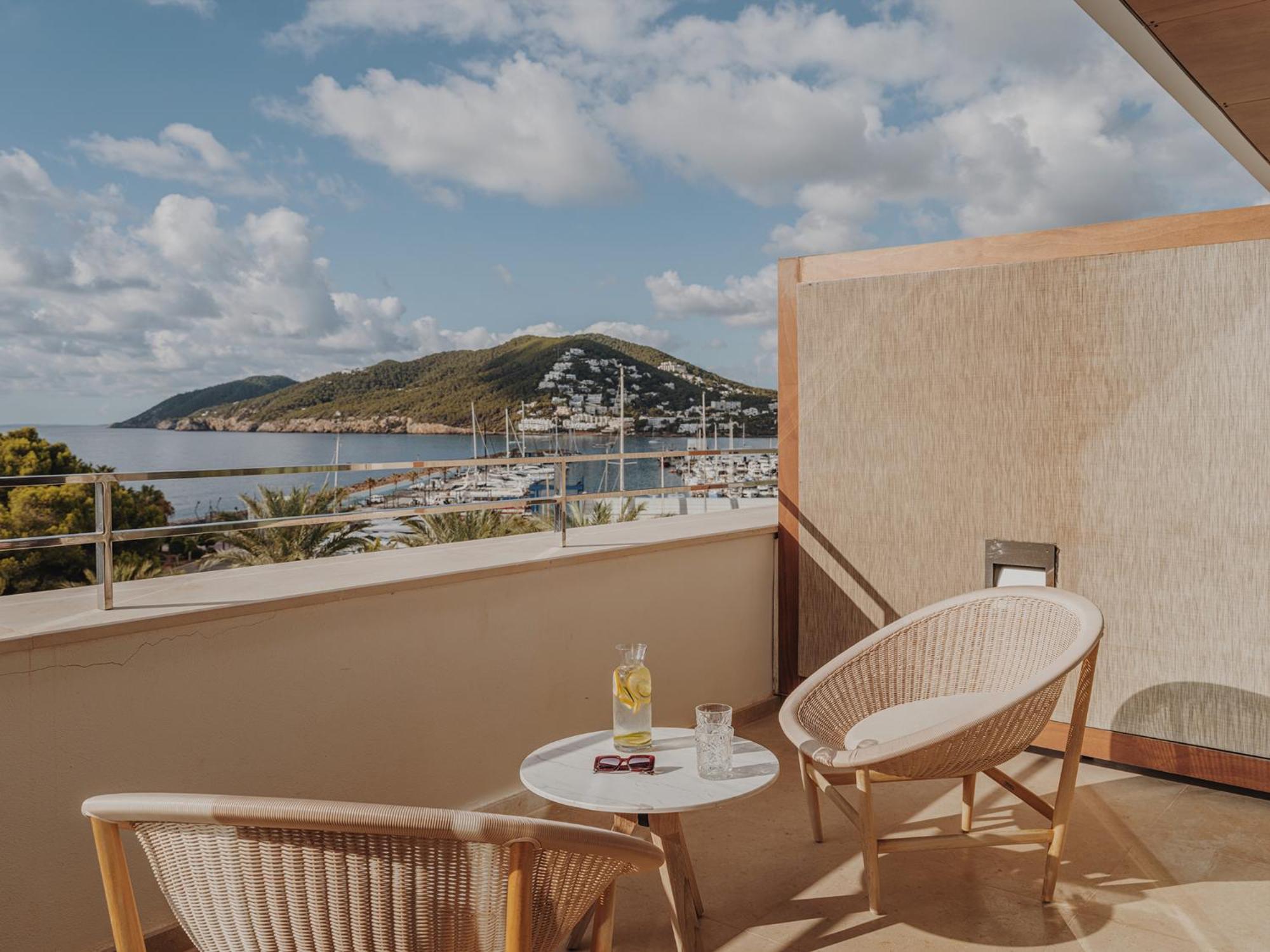 Aguas De Ibiza Grand Luxe Hotel - Small Luxury Hotel Of The World Santa Eularia des Riu Camera foto View from the hotel
