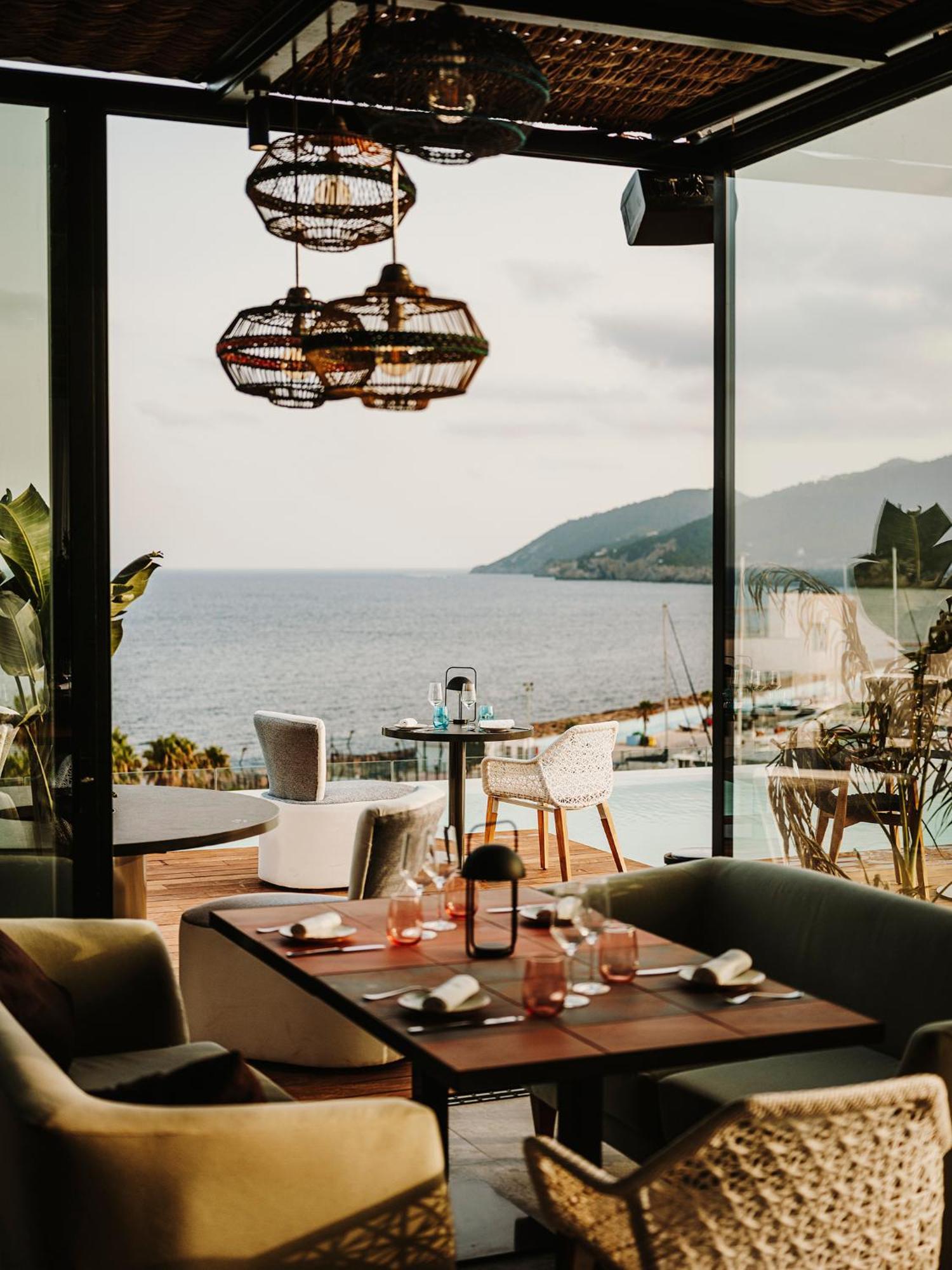 Aguas De Ibiza Grand Luxe Hotel - Small Luxury Hotel Of The World Santa Eularia des Riu Esterno foto The restaurant