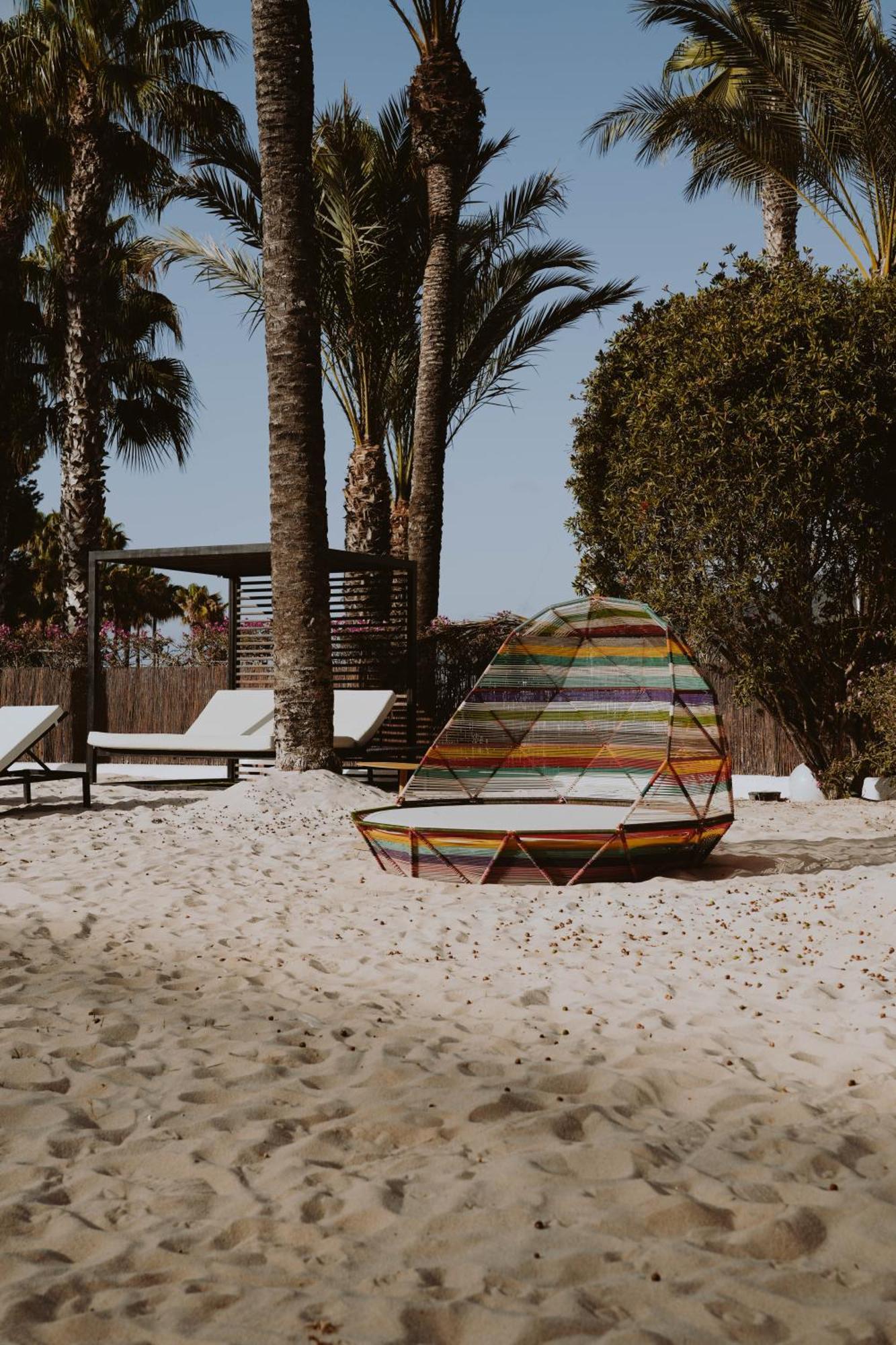 Aguas De Ibiza Grand Luxe Hotel - Small Luxury Hotel Of The World Santa Eularia des Riu Esterno foto The beach at the hotel