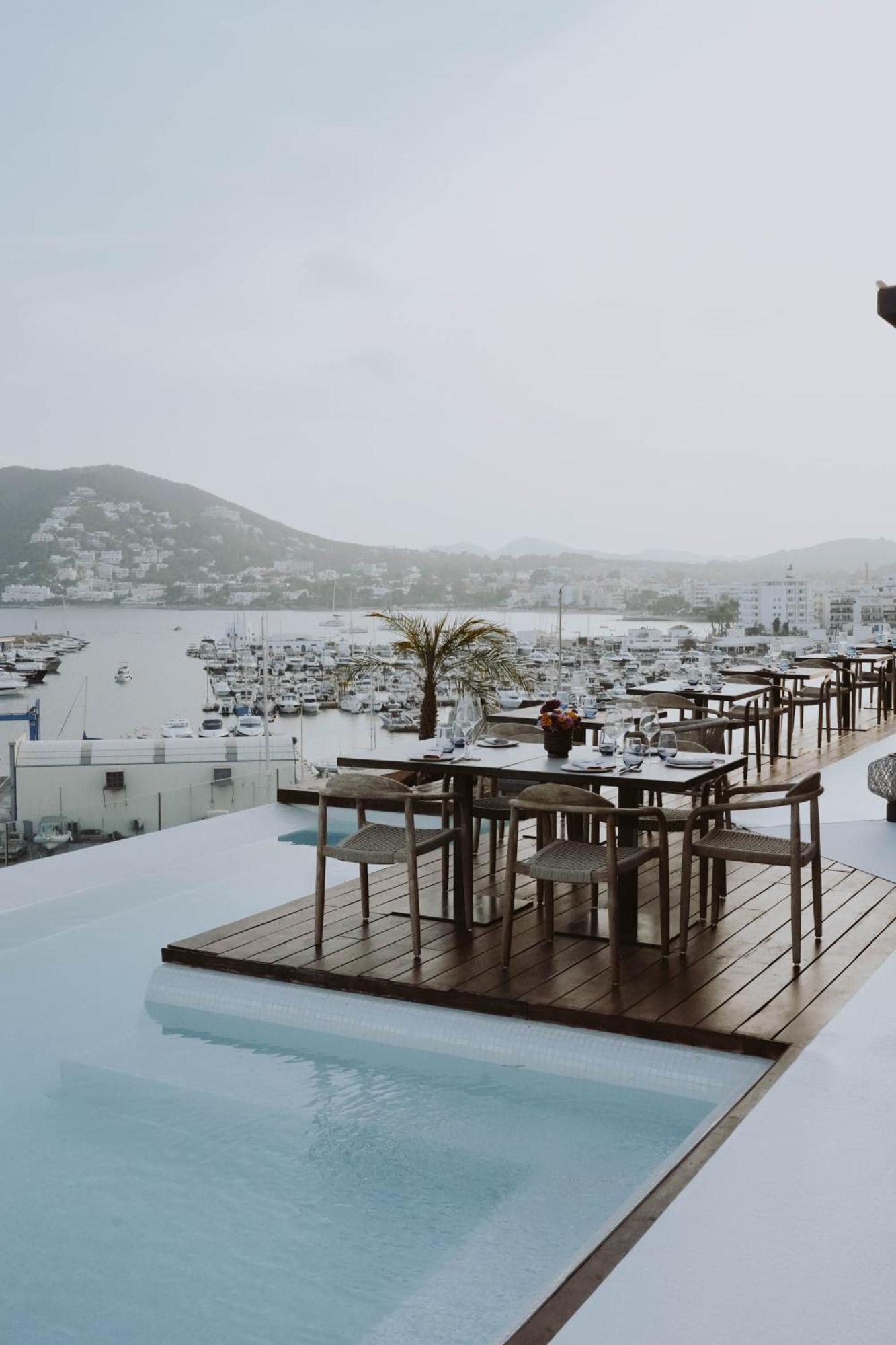 Aguas De Ibiza Grand Luxe Hotel - Small Luxury Hotel Of The World Santa Eularia des Riu Esterno foto The Deck