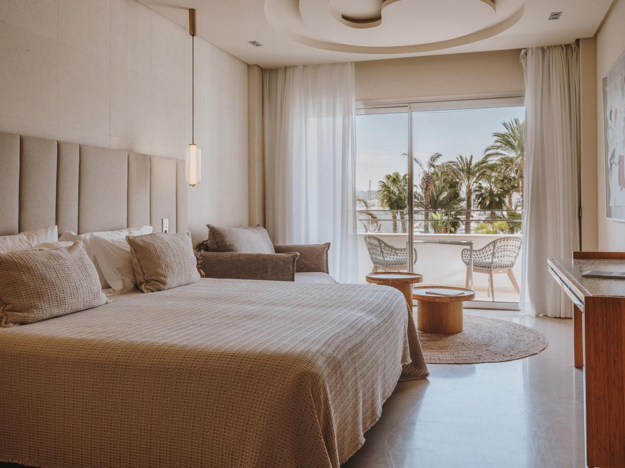 Aguas De Ibiza Grand Luxe Hotel - Small Luxury Hotel Of The World Santa Eularia des Riu Esterno foto A room at the hotel