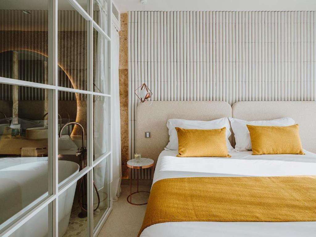 Aguas De Ibiza Grand Luxe Hotel - Small Luxury Hotel Of The World Santa Eularia des Riu Esterno foto