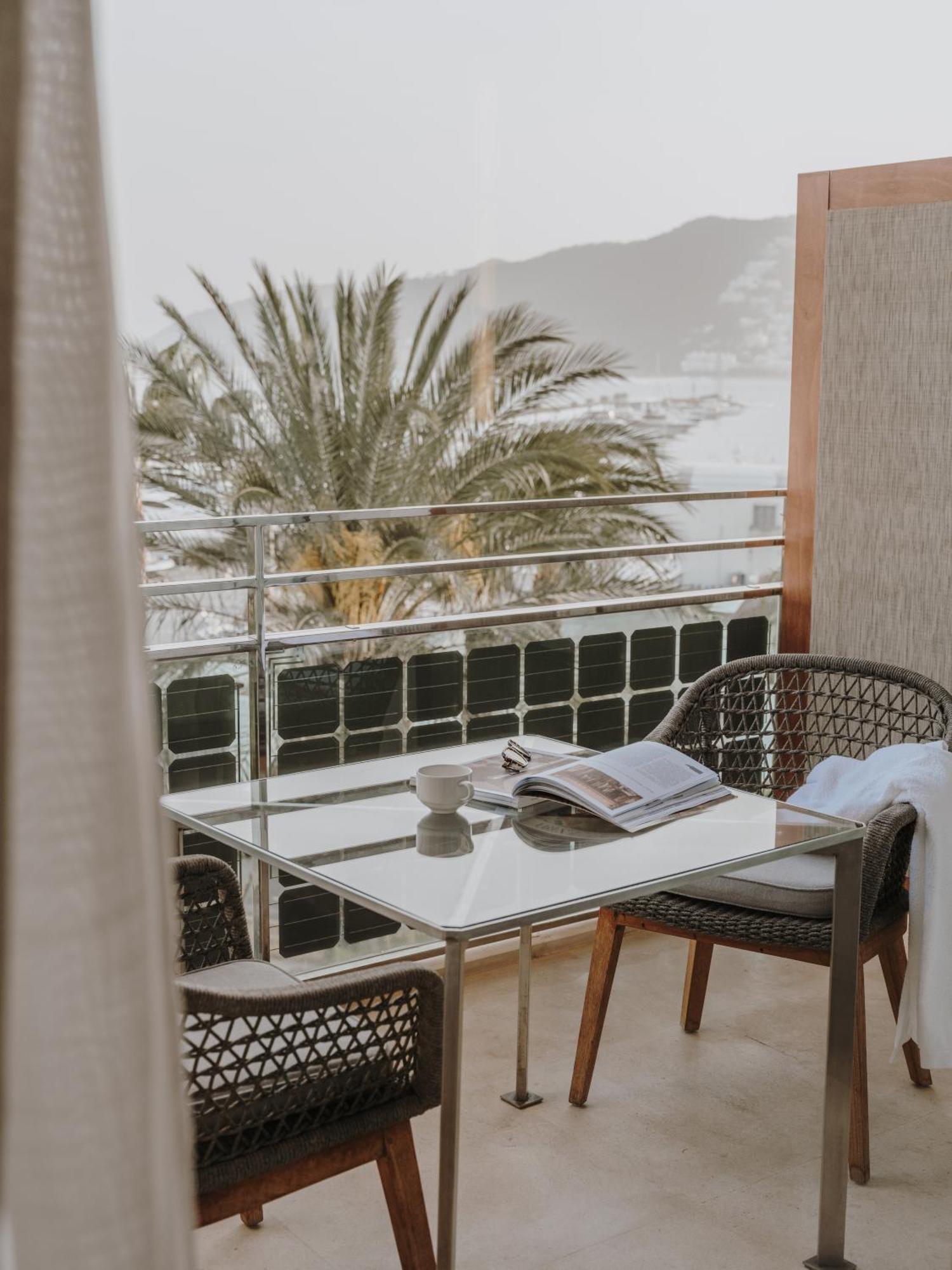 Aguas De Ibiza Grand Luxe Hotel - Small Luxury Hotel Of The World Santa Eularia des Riu Esterno foto