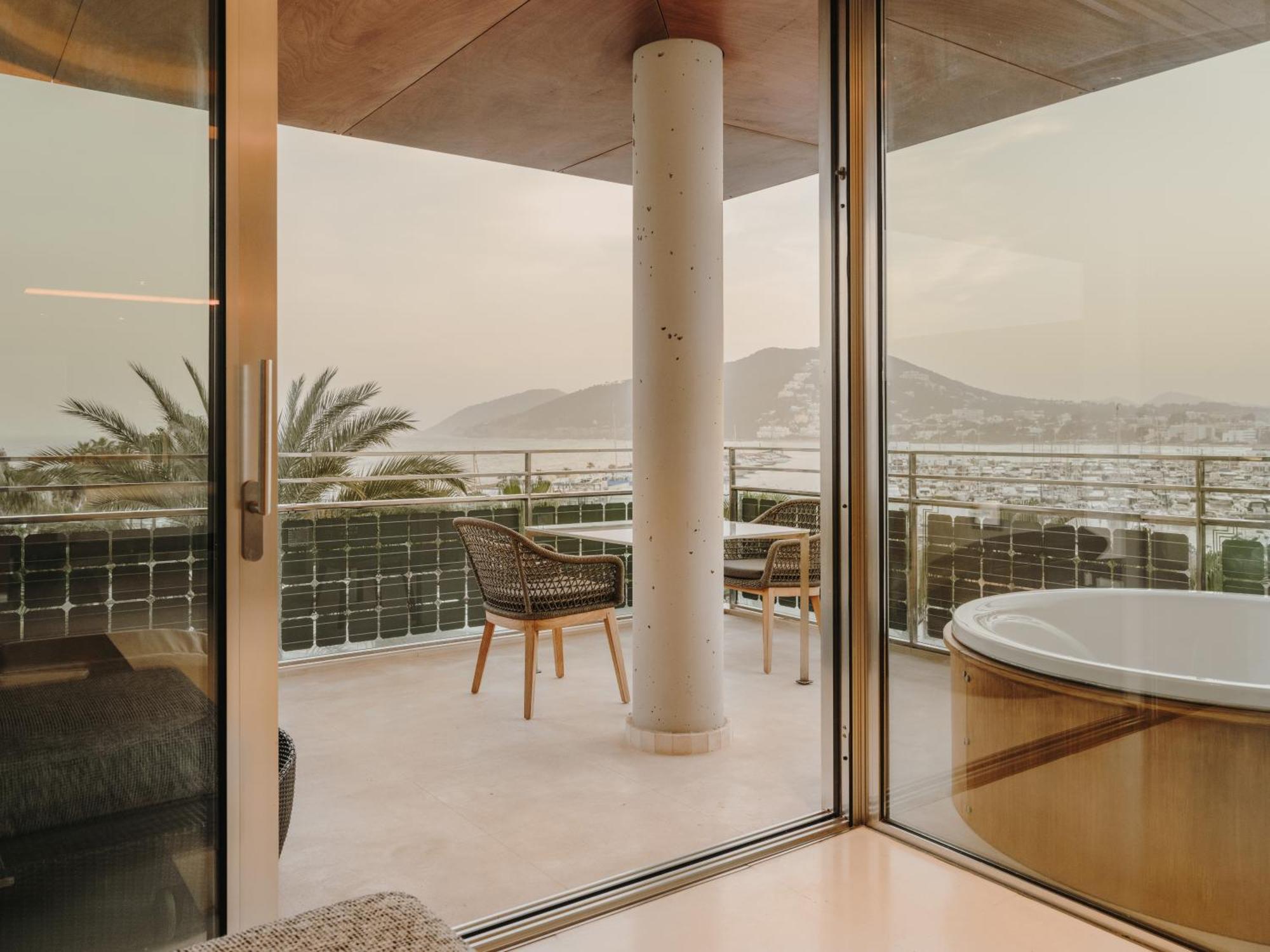 Aguas De Ibiza Grand Luxe Hotel - Small Luxury Hotel Of The World Santa Eularia des Riu Esterno foto