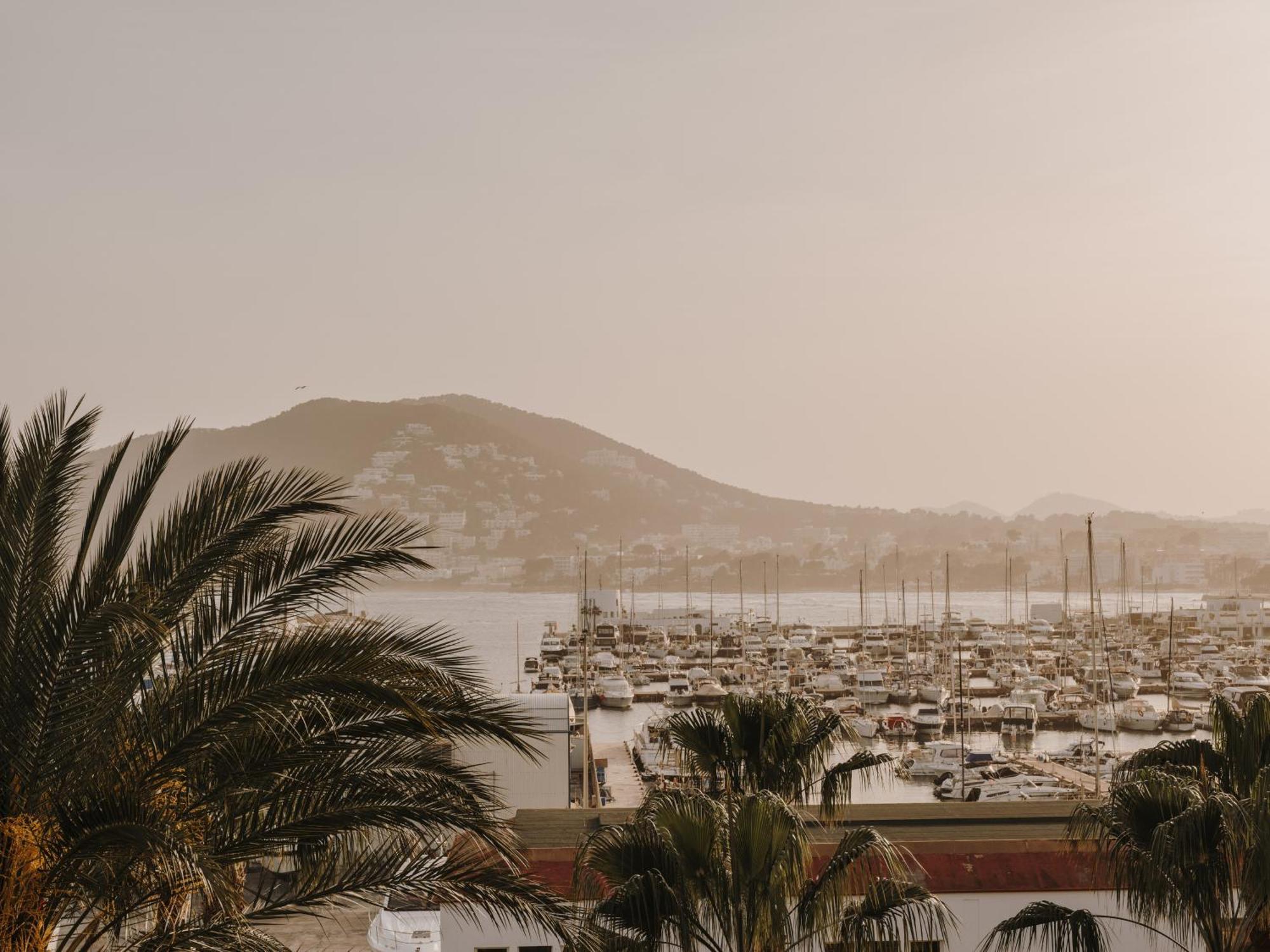 Aguas De Ibiza Grand Luxe Hotel - Small Luxury Hotel Of The World Santa Eularia des Riu Esterno foto