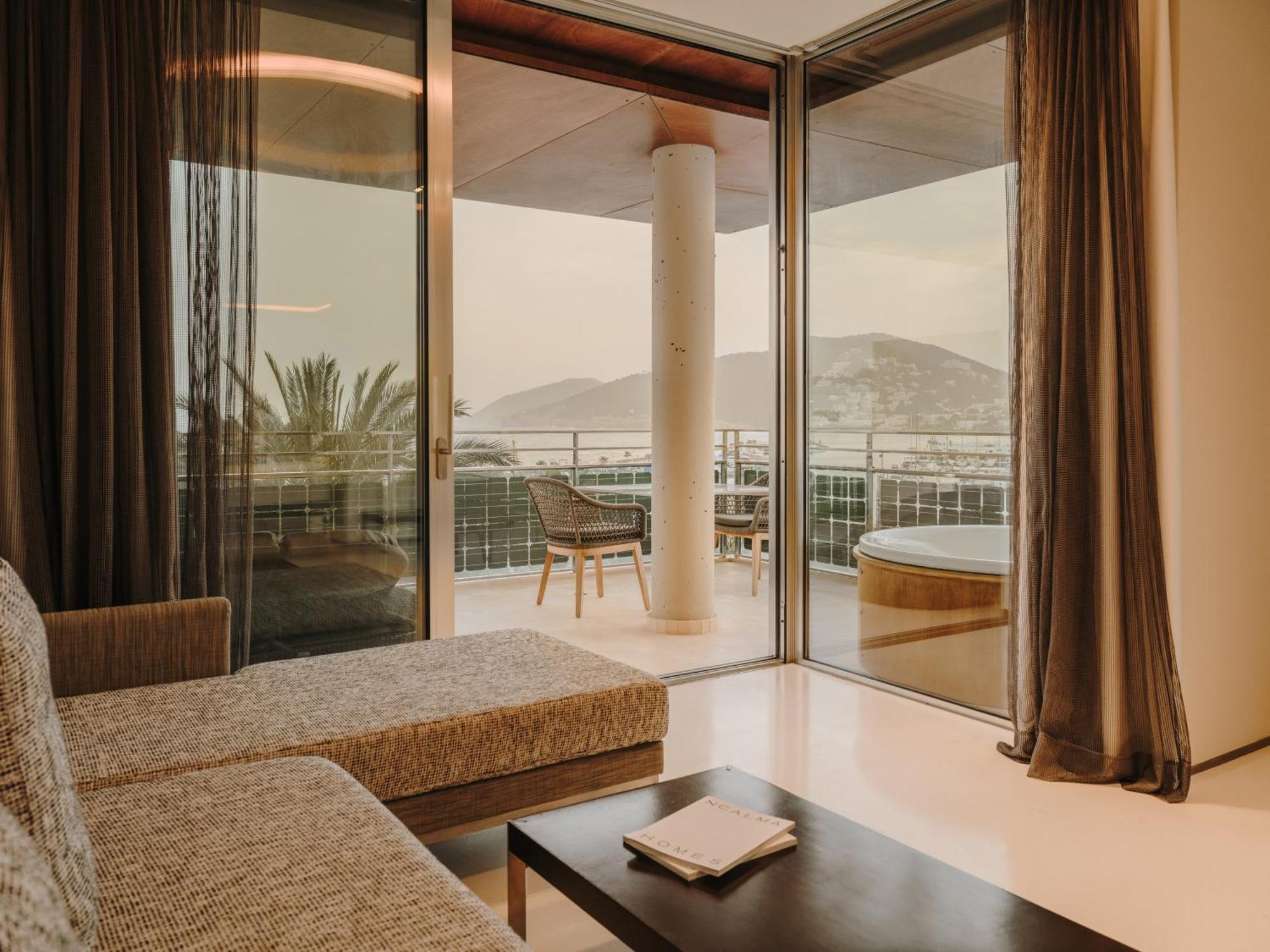 Aguas De Ibiza Grand Luxe Hotel - Small Luxury Hotel Of The World Santa Eularia des Riu Camera foto